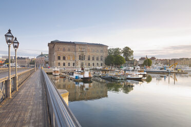 Schweden, Stockholm, Skeppsholmsbrücke und das Nationalmuseum - MSF004656