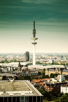Deutschland, Hamburg, Blick auf die Stadt mit Heinrich-Hertz-Turm von der St. Michaelis Kirche - TAMF000054