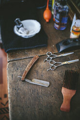 Utensils in a barber shop - MADF000353