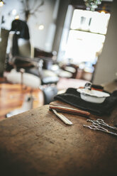 Utensils in a barber shop - MADF000354