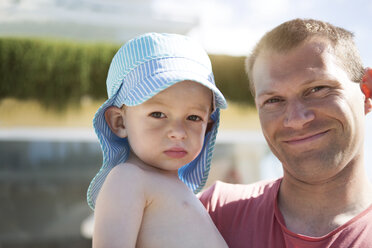 Portrait of father and his little son - GDF000762