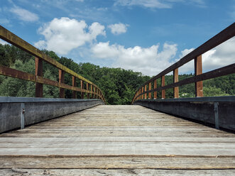 Deutschland, Baden Württemberg, Holzbrücke - ELF001551