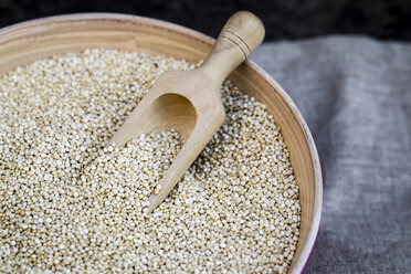 Bowl of organic quinoa - SARF002003