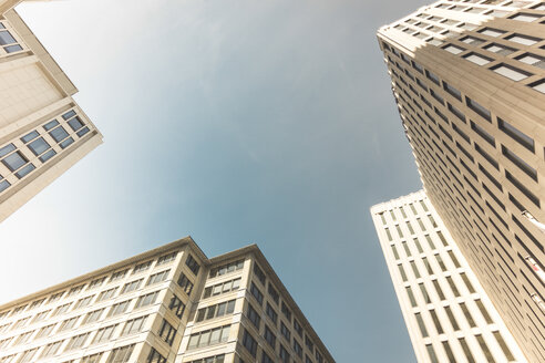 Deutschland, Berlin, Potsdamer Platz, moderne Gebäude, niedriger Blickwinkel - CMF000275