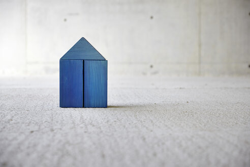 Model house made of building bricks on a construction site - FMKF001585