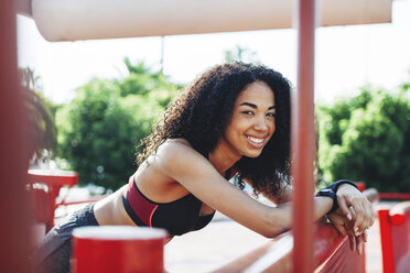 Spain, Barcelona, portrait of smiling young jogger - EBSF000717