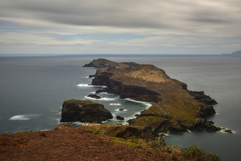 Portugal, Madeira, felsige Atlantikküste - FDF000122