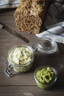 Avocadocreme, Kräuterbutter und Dinkelvollkornbrot - EVGF001897