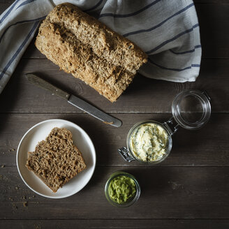 Avocadocreme, Kräuterbutter und Dinkelvollkornbrot - EVGF001901