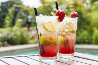 Strawberry Caipirinha with fresh mint and strawberry in glasses - JUNF000355