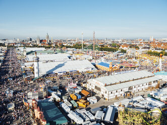 Deutschland, Bayern, München, Blick auf den Oktoberfestplatz auf der Theresienwiese - BRF001231