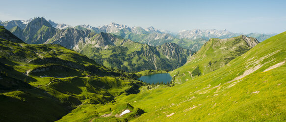 Germany, Bavaria, Allgaeu Alps, view from Zeigersattel to Seealpsee - WGF000677