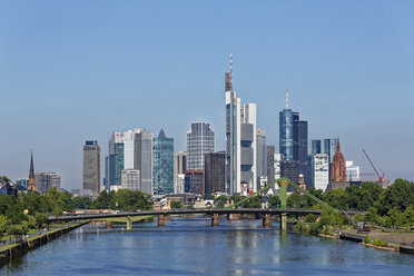 Germany, Frankfurt, view to skyline with Floesserbruecke in the foreground - SIEF006640