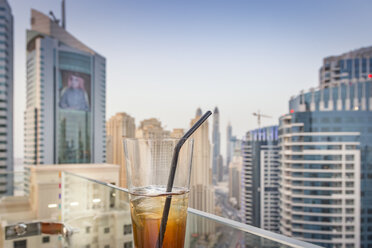 UAE, Dubai, cocktail in a rooftop bar - NKF000290