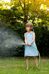 Little girl with garden hose - LVF003677