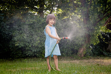 Little girl with garden hose - LVF003679