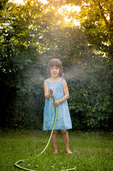 Little girl with garden hose - LVF003680