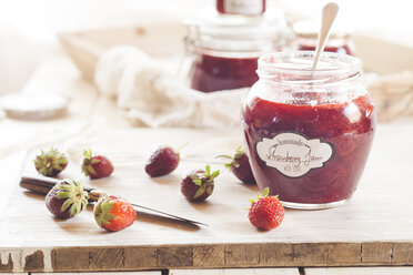 Jar of homemade strawberry jam - SBDF002146