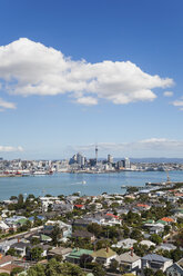 Neuseeland, Auckland, Skyline, Stadtzentrum, Central Business District, Sky Tower, District Devenport im Vordergrund - GWF004252