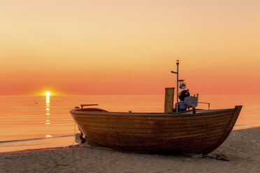 Germany, Ruegen, Binz, boat on beach at sunrise - PUF000384