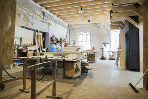 Interior of a carpenter's workshop - JUBF000050