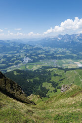 Austria, Tyrol, St. Johann, view into the valley on Wilder Kaiser - VIF000343