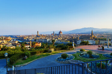 Italien, Florenz, Stadtbild von der Piazzale Michelangelo aus gesehen - MAE010797