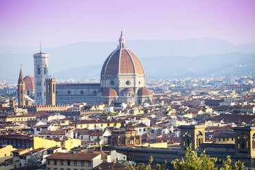 Italien, Florenz, Stadtbild mit Basilica di Santa Maria del Fiore - MAEF010808