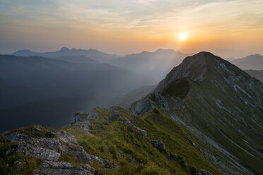 Austria, Tyrol, sunrise at Sonnwendjoch - MKFF000232