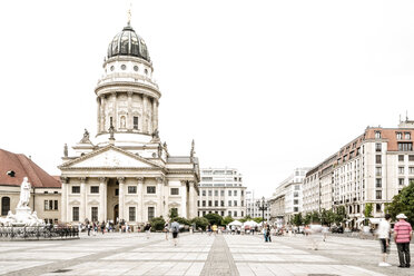 Deutschland, Berlin, Blick auf den Französischen Dom am Gendarmenmarkt - CHPF000155