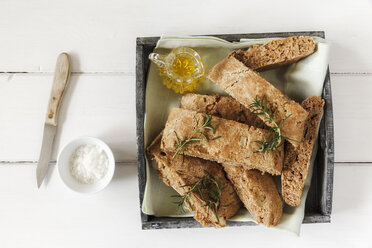 Italienische Focaccia mit Zwiebeln und Rosmarin - EVGF001932