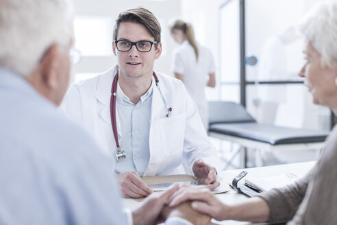 Patienten beim Arzt - ZEF006614