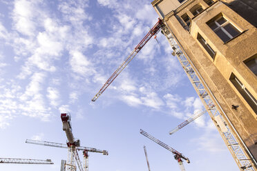 Germany, Berlin, cranes at construction site - CMF000286