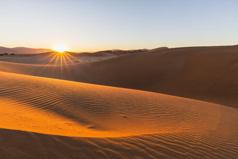 Afrika, Namibia, Namib-Wüste, Blick auf Wüstendünen im Namib-Naukluft-Nationalpark - FOF008153
