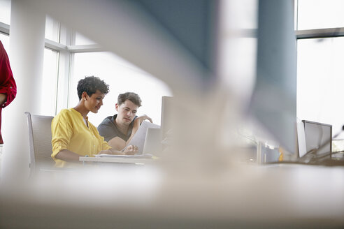 Man and woman discussing at office desk - RHF000965