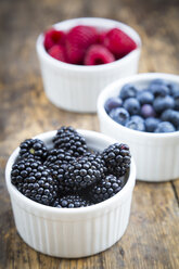 Bowl of blackberries - LVF003691