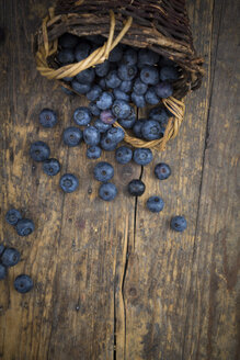 Blueberries and wickerbasket on wood - LVF003687