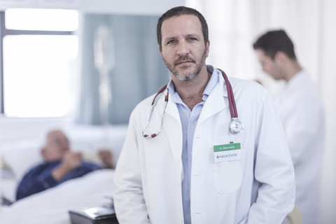 Porträt eines Arztes im Krankenhaus, lizenzfreies Stockfoto