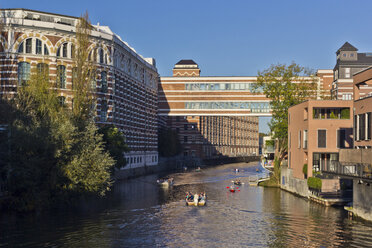 Germany, Leipzig, Buntgarnwerke and Carl Heine Channel in the evening - MELF000068