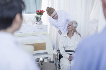 Nurse with elderly female patient in wheelchair - ZEF006807