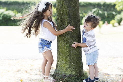 Girl playing with her little brother - GDF000815