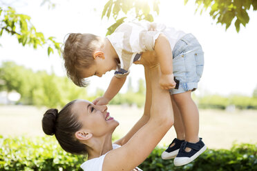 Mother playing with her little son - GDF000823