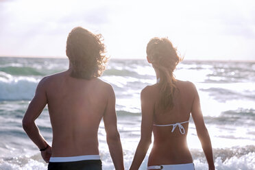 USA, Miami, back view of young couple standing in front of the sea - CHAF000835