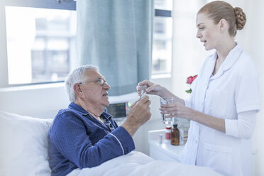 Hospital patient receiving medicine - ZEF006552