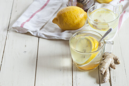 Hot lemon-ginger infusion with honey - SBDF002188