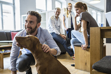 Colleagues with dog in office - FKF001322