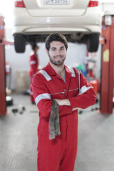 Car mechanic at work in repair garage - ZEF006967