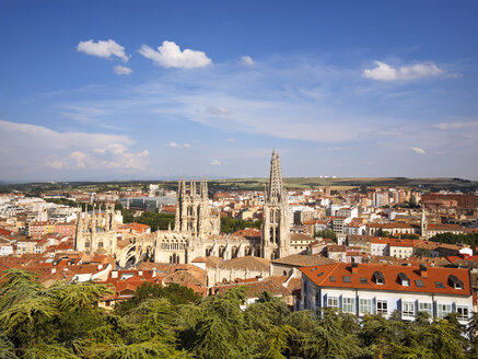 Spanien, Kastilien und Leon, Burgos, Stadtbild mit Kathedrale - LAF001439
