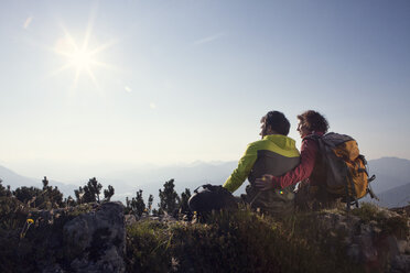 Austria, Tyrol, Unterberghorn, two hikers resting in alpine landscape - RBF002916