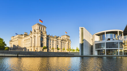 Deutschland, Berlin, Berlin-Tiergarten, Reichstag und Paul-Loebe-Haus an der Spree - HSIF000362